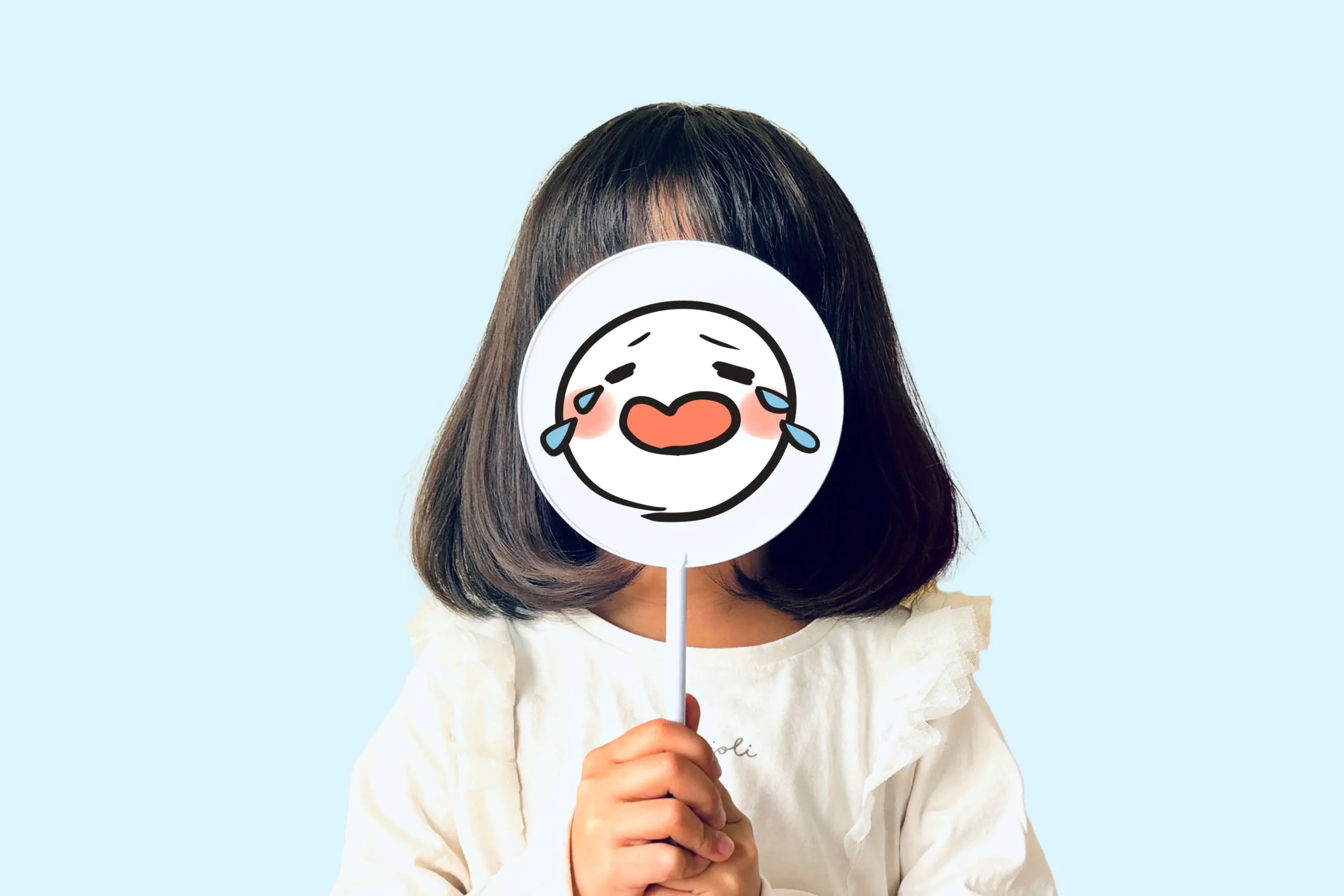 泣く表情を持つ子ども