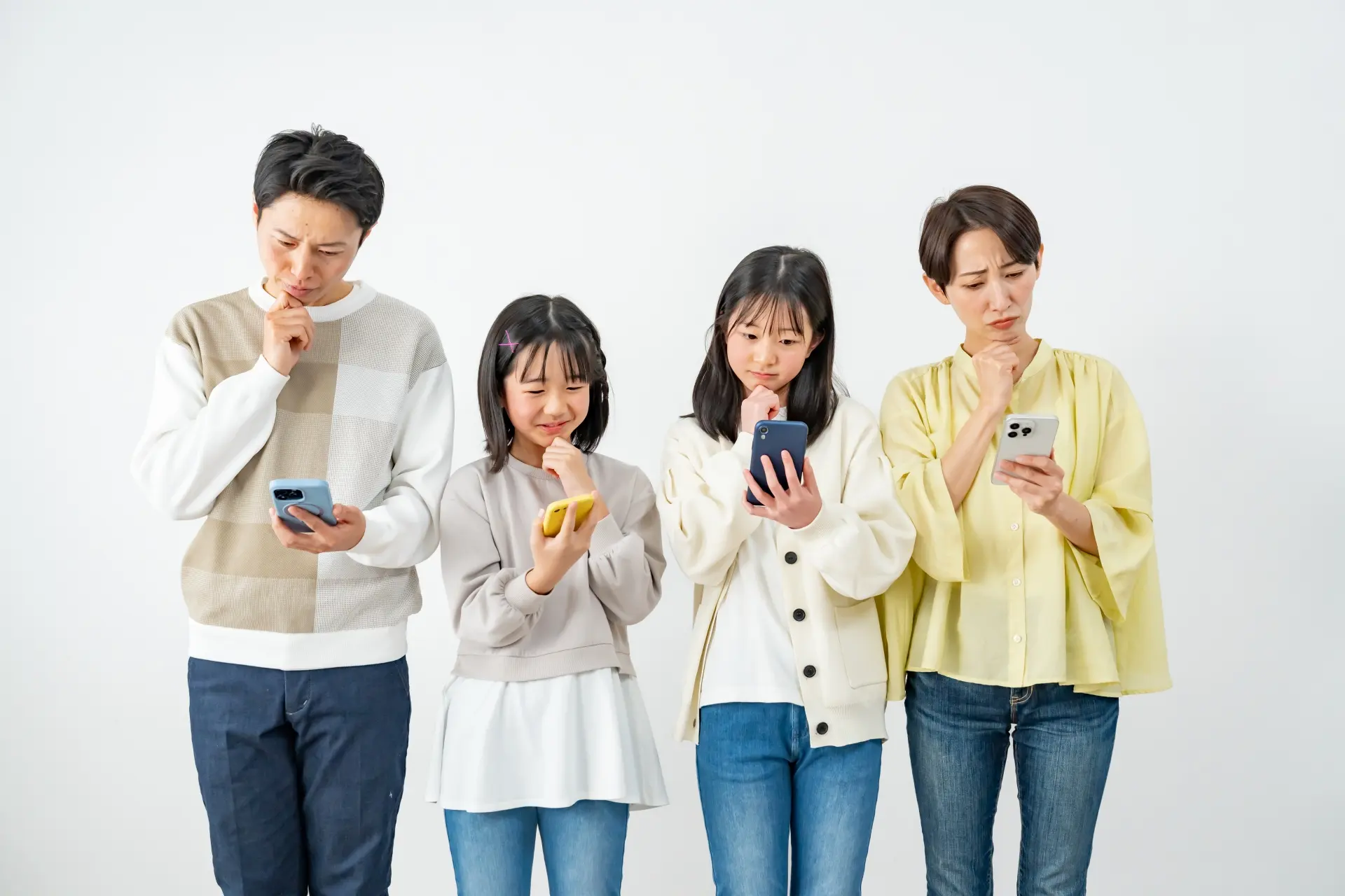スマホが原因で斜視に？増える”スマホ斜視”とその対策