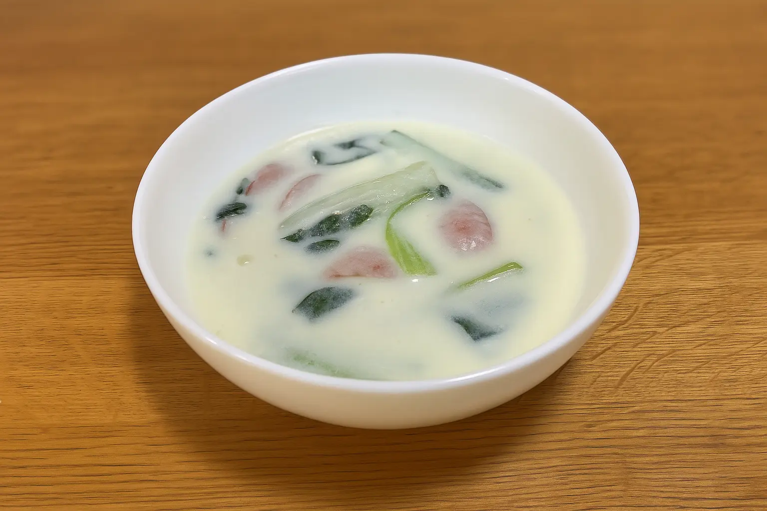 チンゲン菜とウインナーのクリームスープ