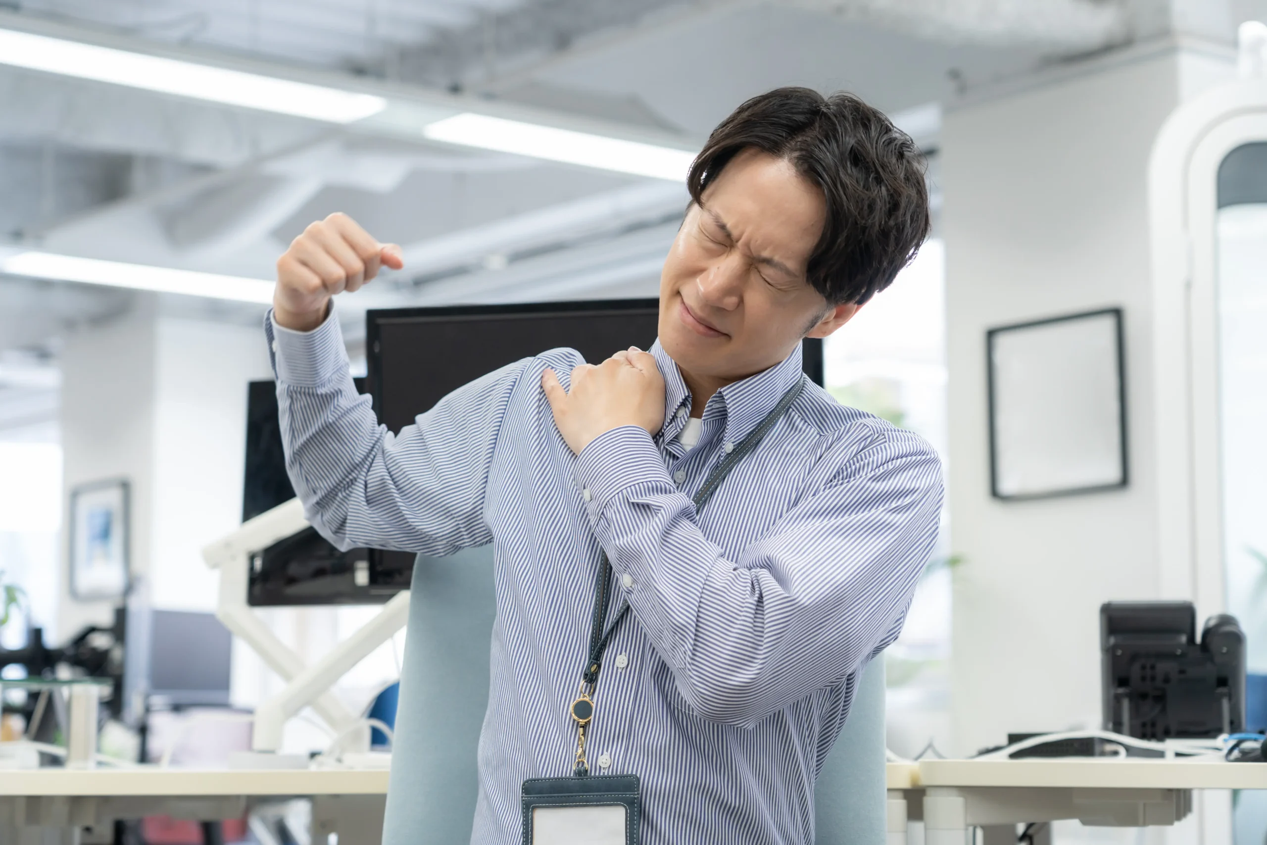 眼精疲労と肩こりがつらい…その不調、目の使い方が影響しているかもしれません