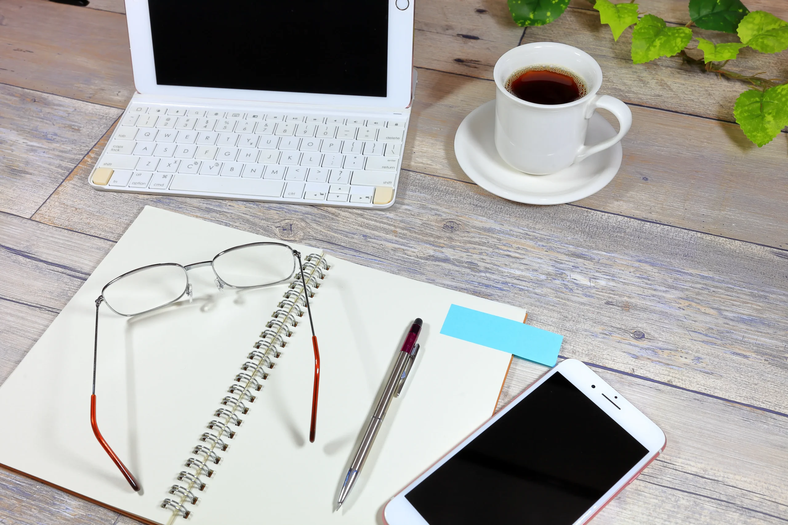 スマホが見えにくい…老眼の対策は“早めの対処”から｜軽減のコツと環境づくり